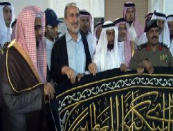 Kabe Örtüsü törenle teslim edildi